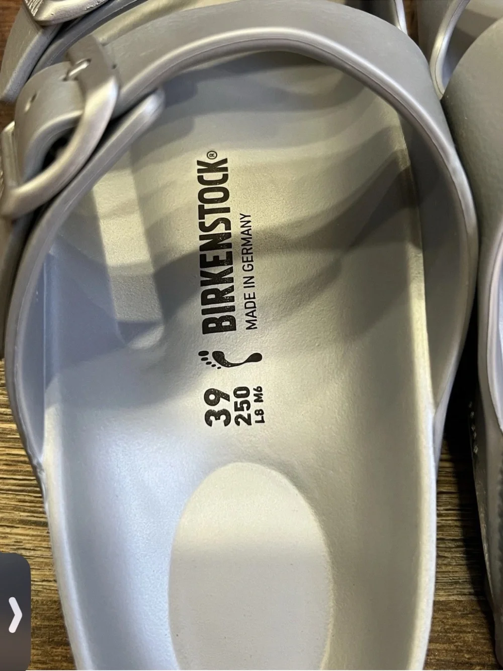Birkenstock Arizona Sandals Size EU 39 US 8 Women’s Silver Narrow